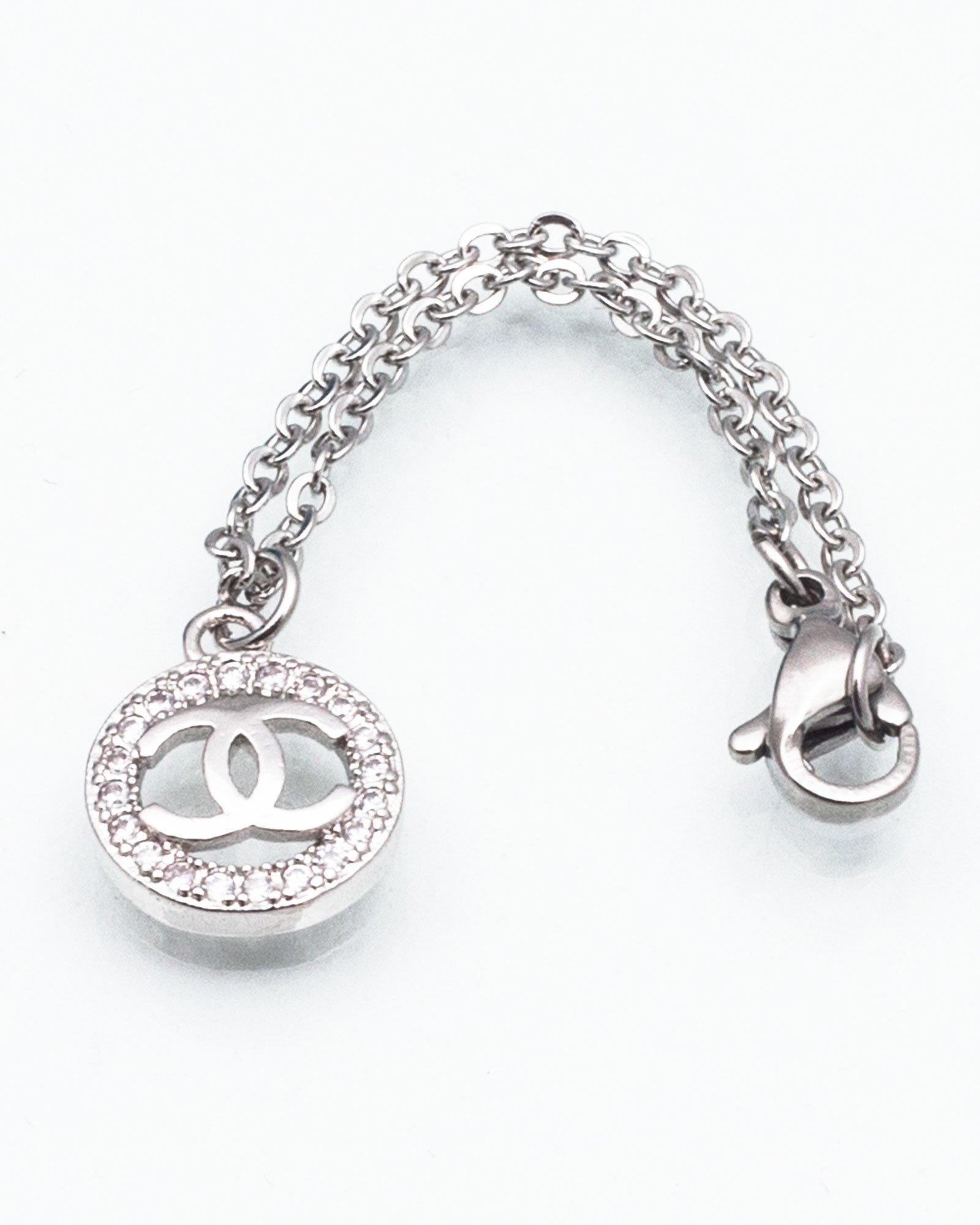 آویز ساعت نگین دار طرح شنل - نقره ای - آویز ساعت استیل