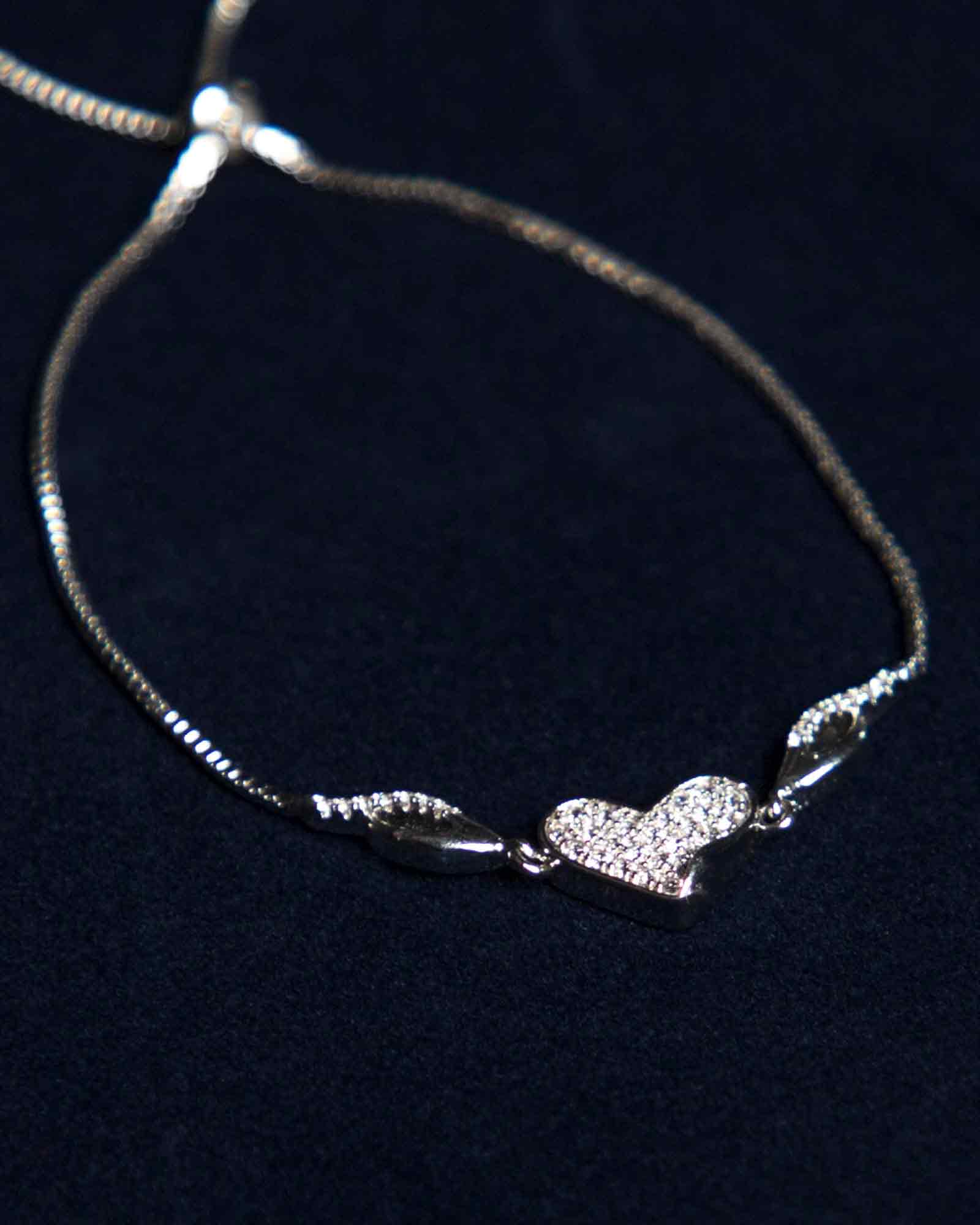 دستبند استیل طرح قلب - نقره ای - رو به رو