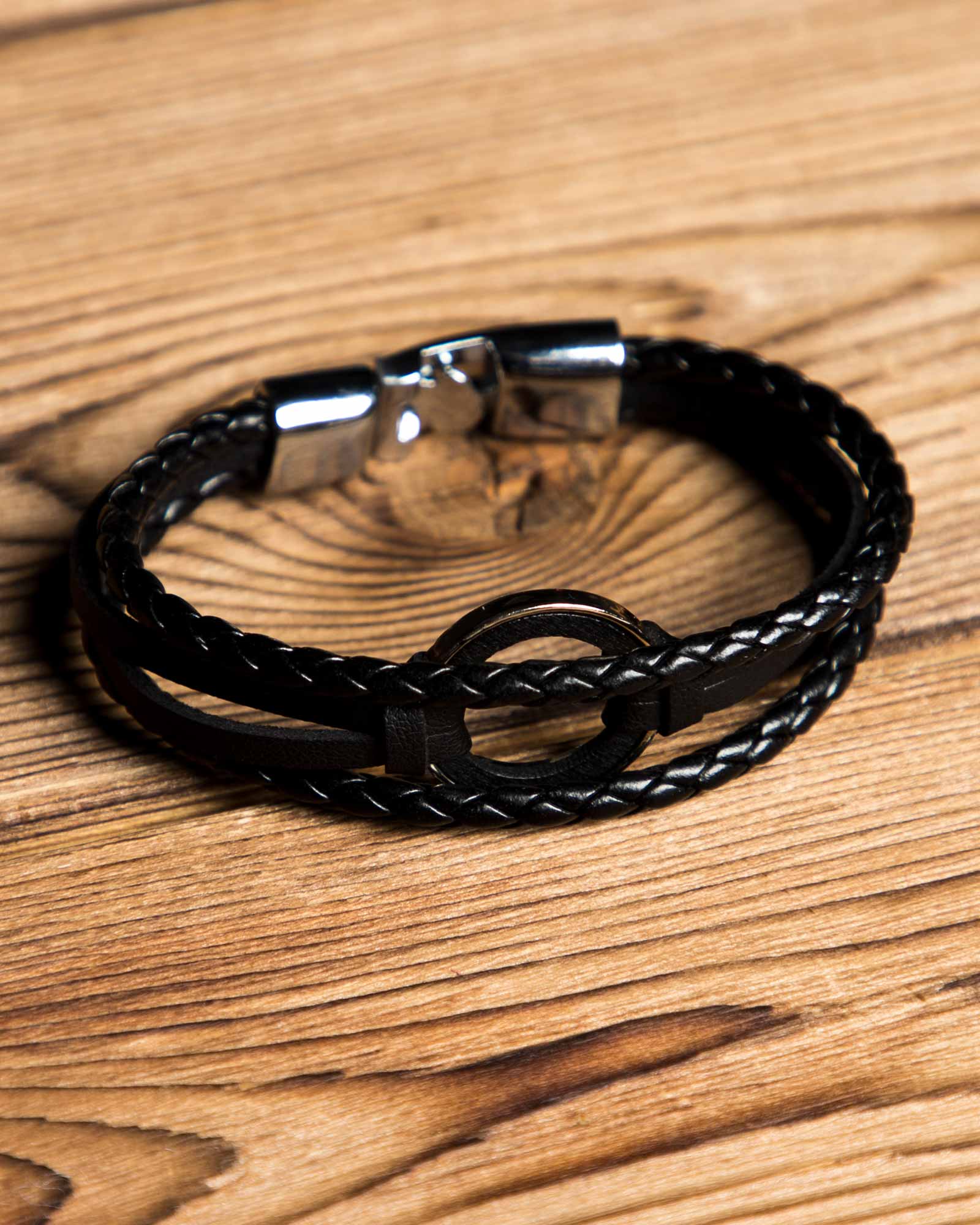 دستبند مشکی مهره استیل - مشکی - رو به رو