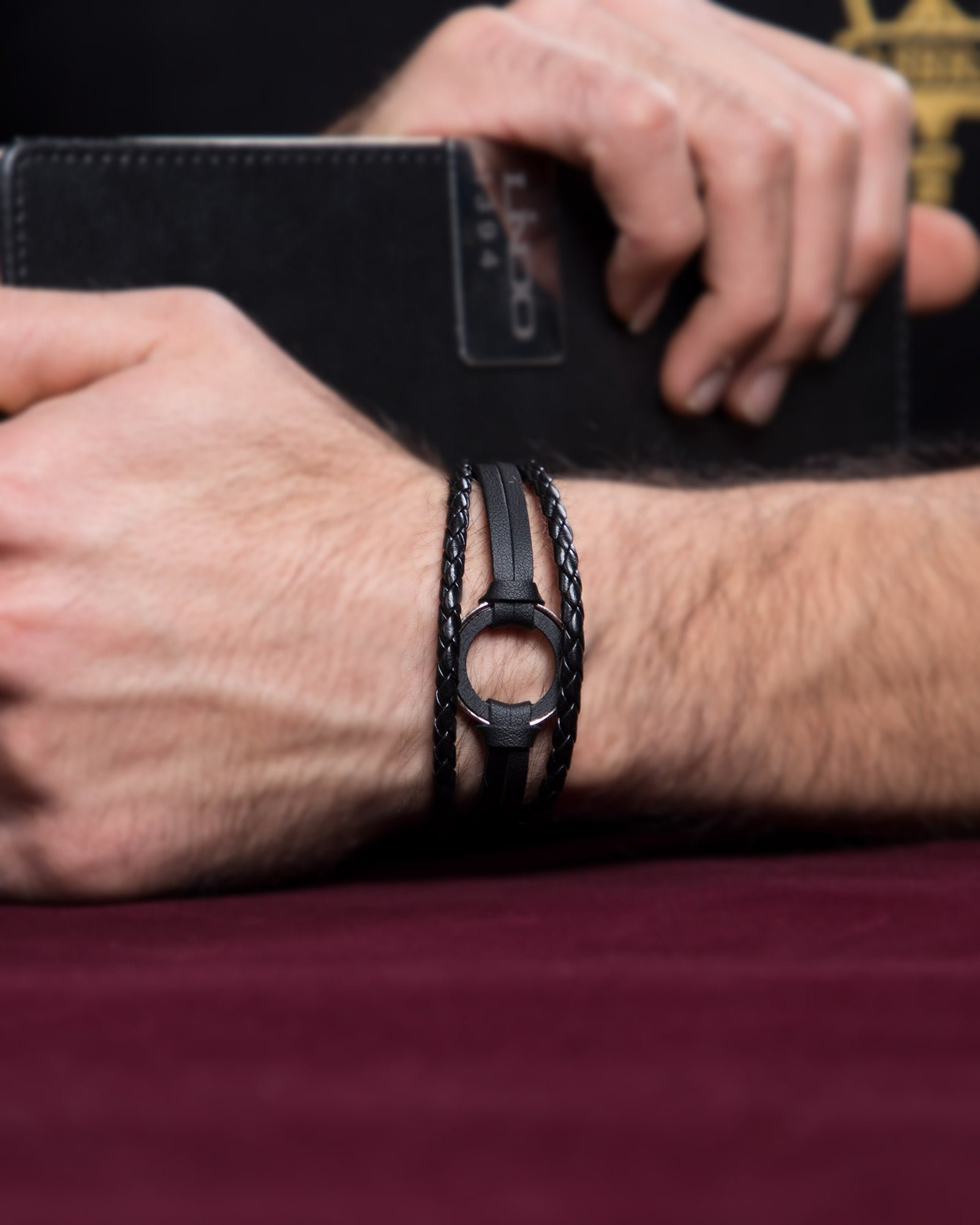 دستبند مشکی مهره استیل - مشکی - محیطی