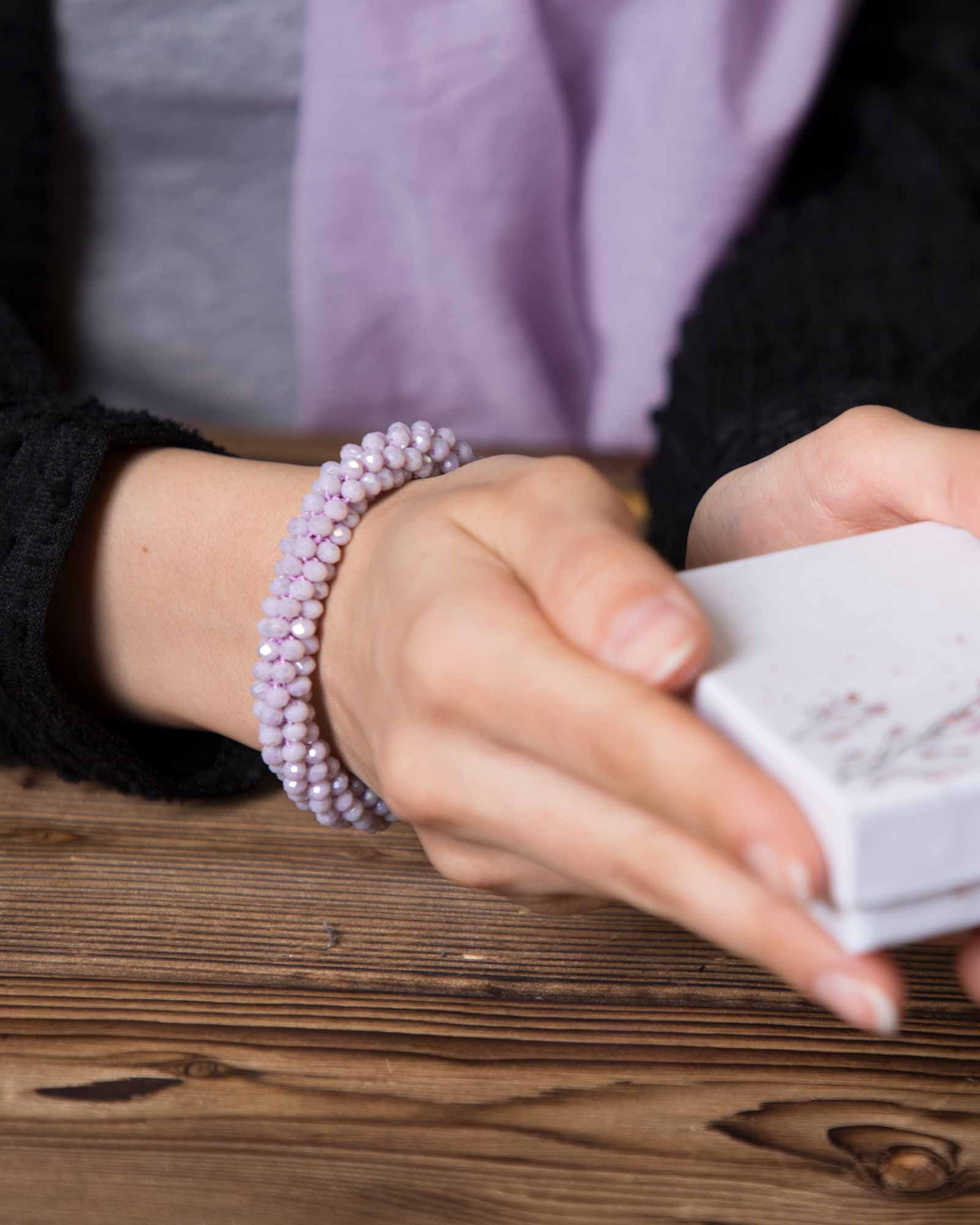 دستبند مهره کریستال کشی - یاسی روشن - محیطی