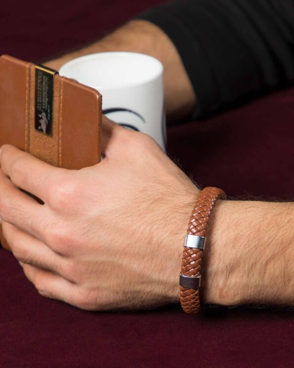 دستبند چرم طرح بافت - قهوه ای - محیطی