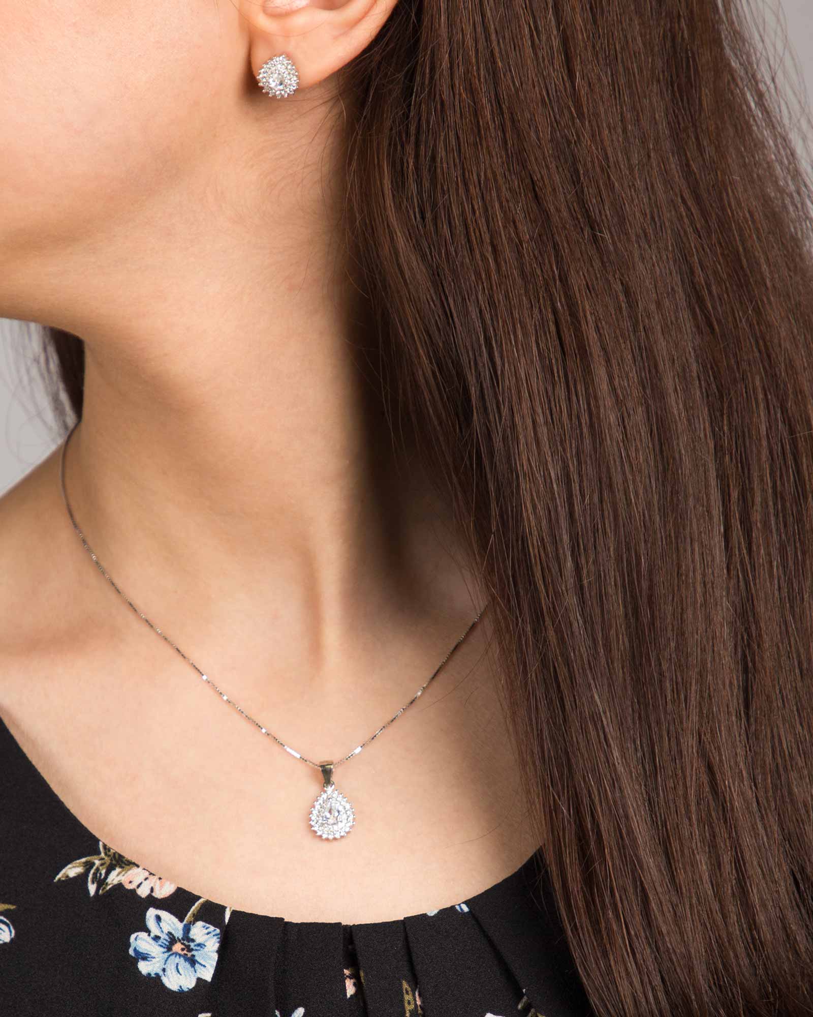 نیم ست مدل اشکی نقره نگین دار - نقره ای - محیطی زنانه