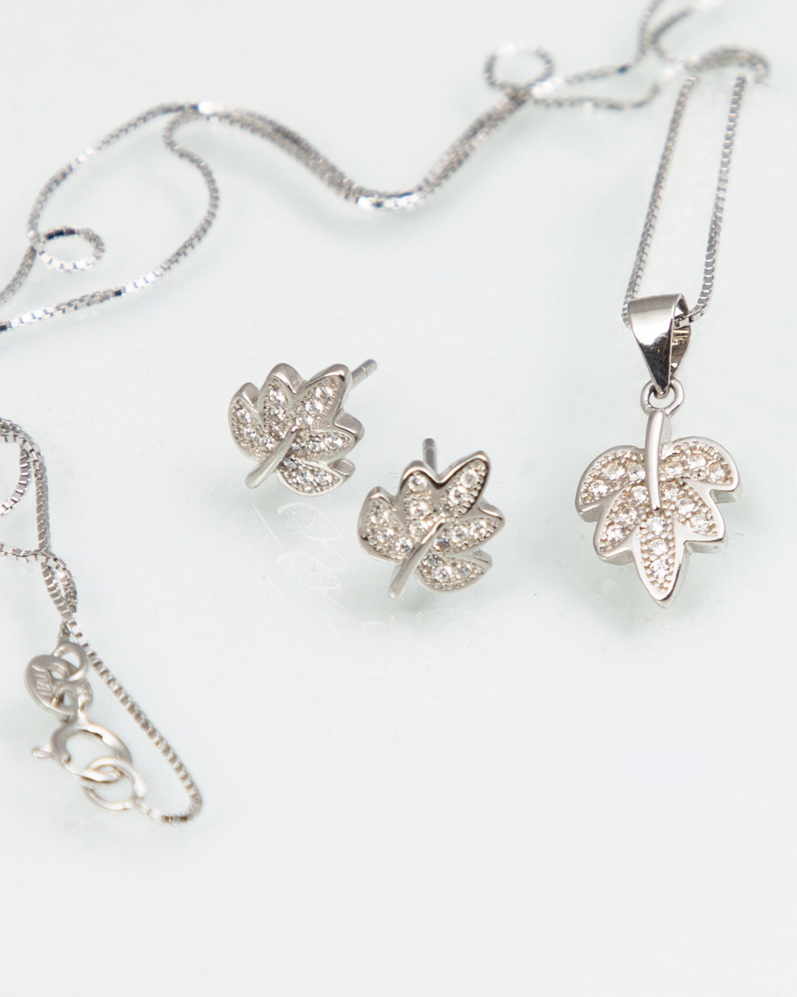 نیم ست نقره طرح برگ - نقره ای - زنجیر نقره