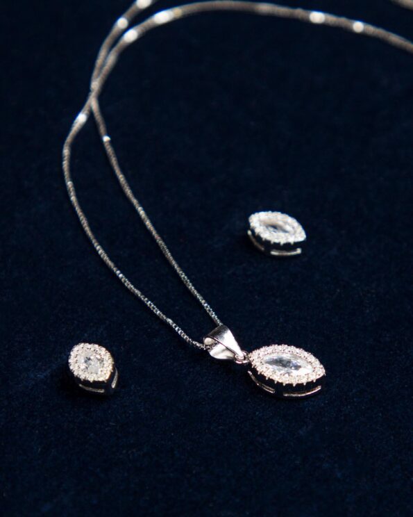 نیم ست نقره ظریف دخترانه - نقره ای - گردنبند و گوشواره نگین دار
