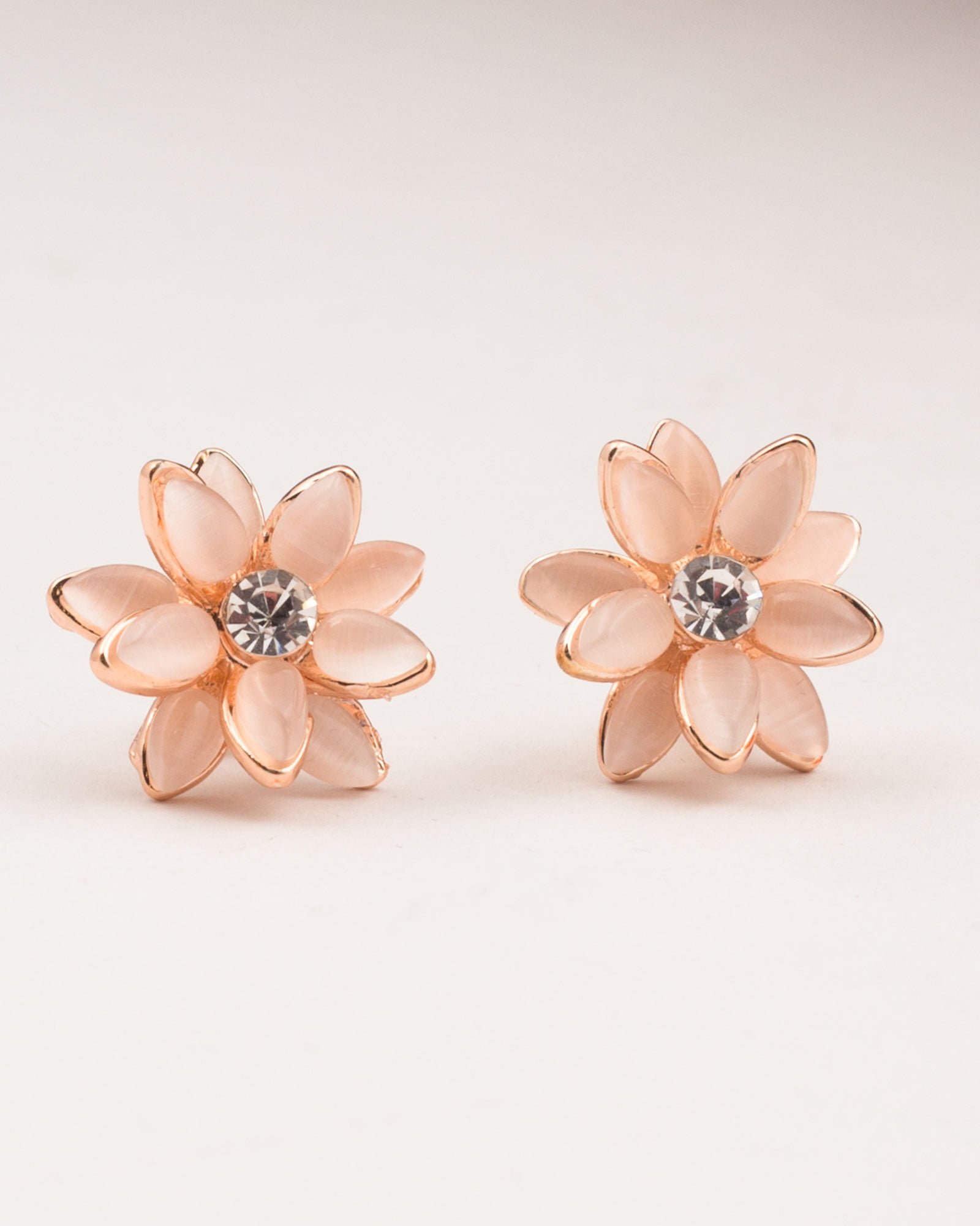 گوشواره میخی طرح گل - هلویی سیر - گوشواره زنانه