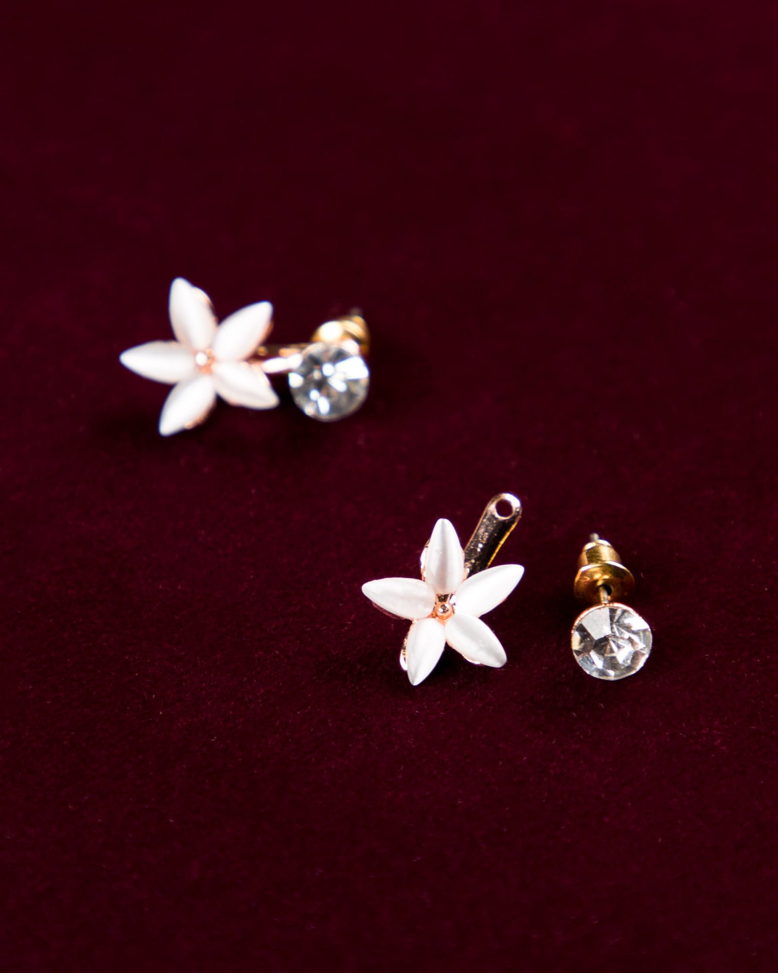 گوشواره نگین دار طرح گل - سفید - گوشواره