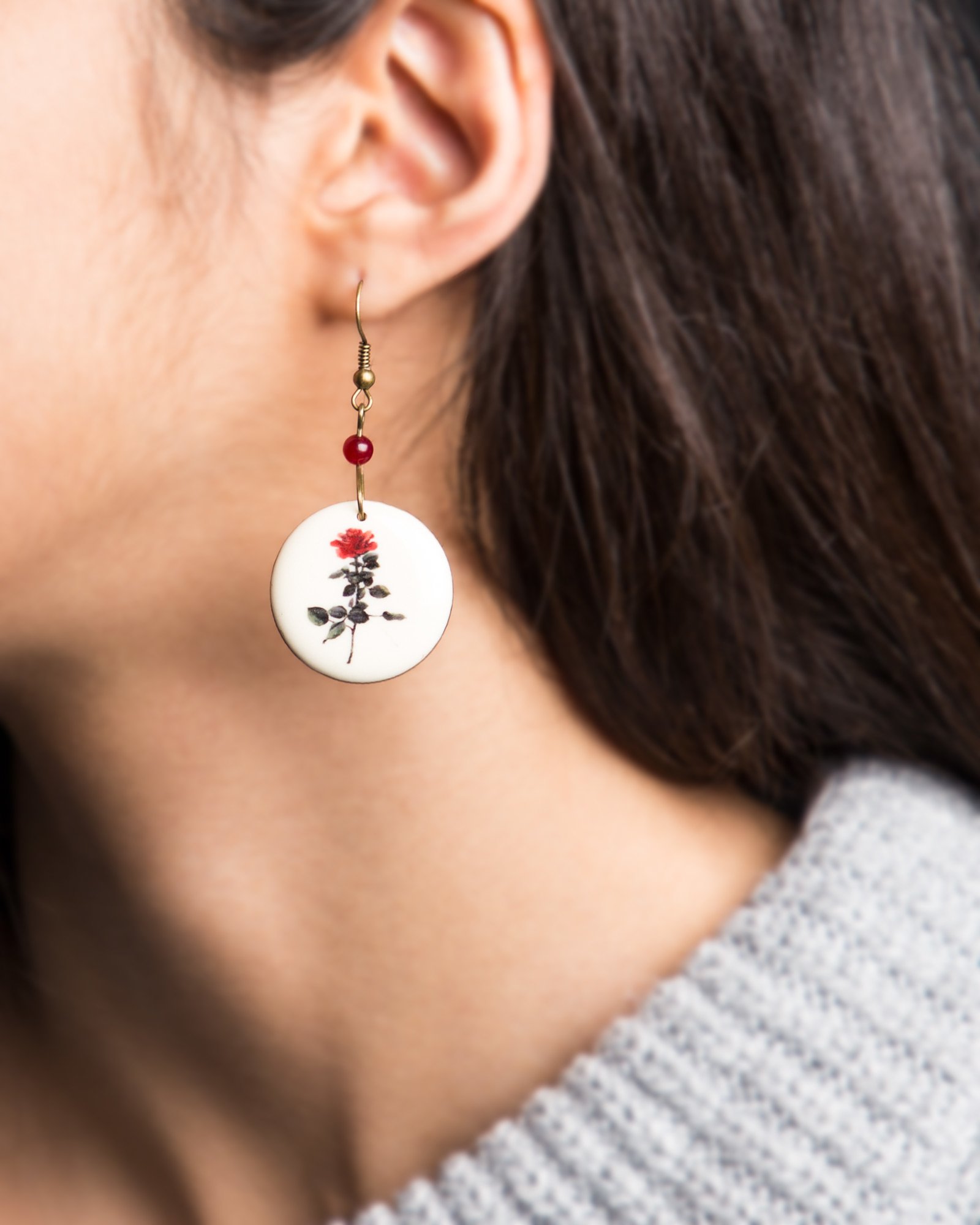 گوشواره چوبی طرح گل - سفید - زنانه