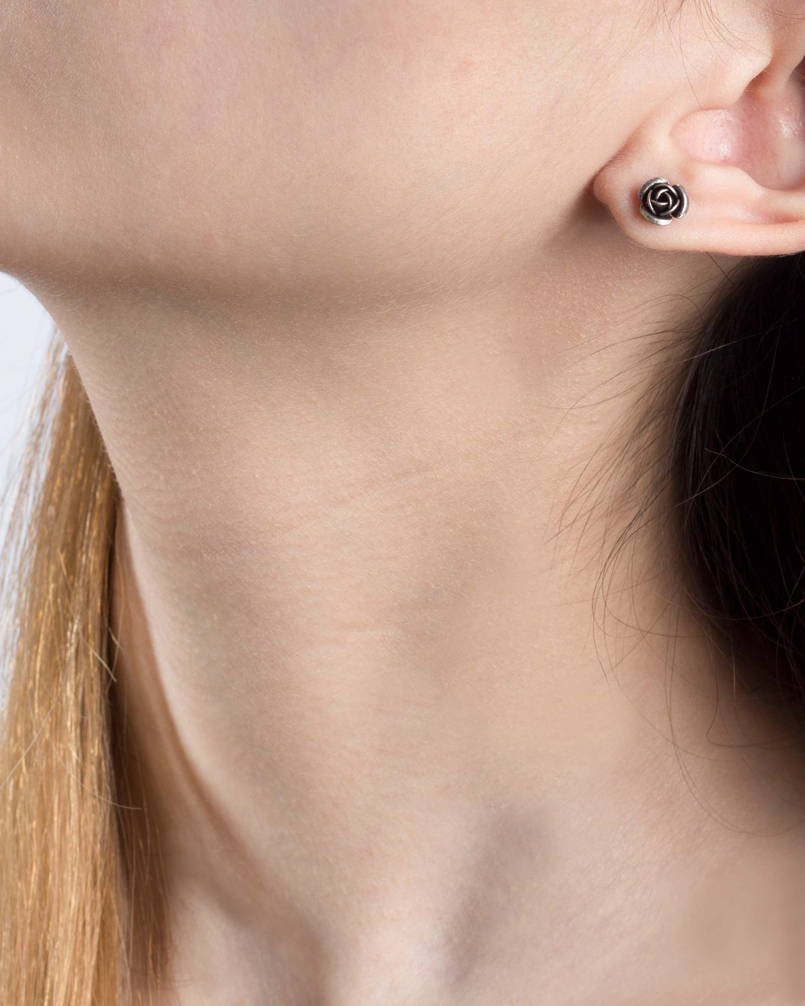 گوشواره میخی طرح گل رز - نقره ای - گوشواره دخترانه