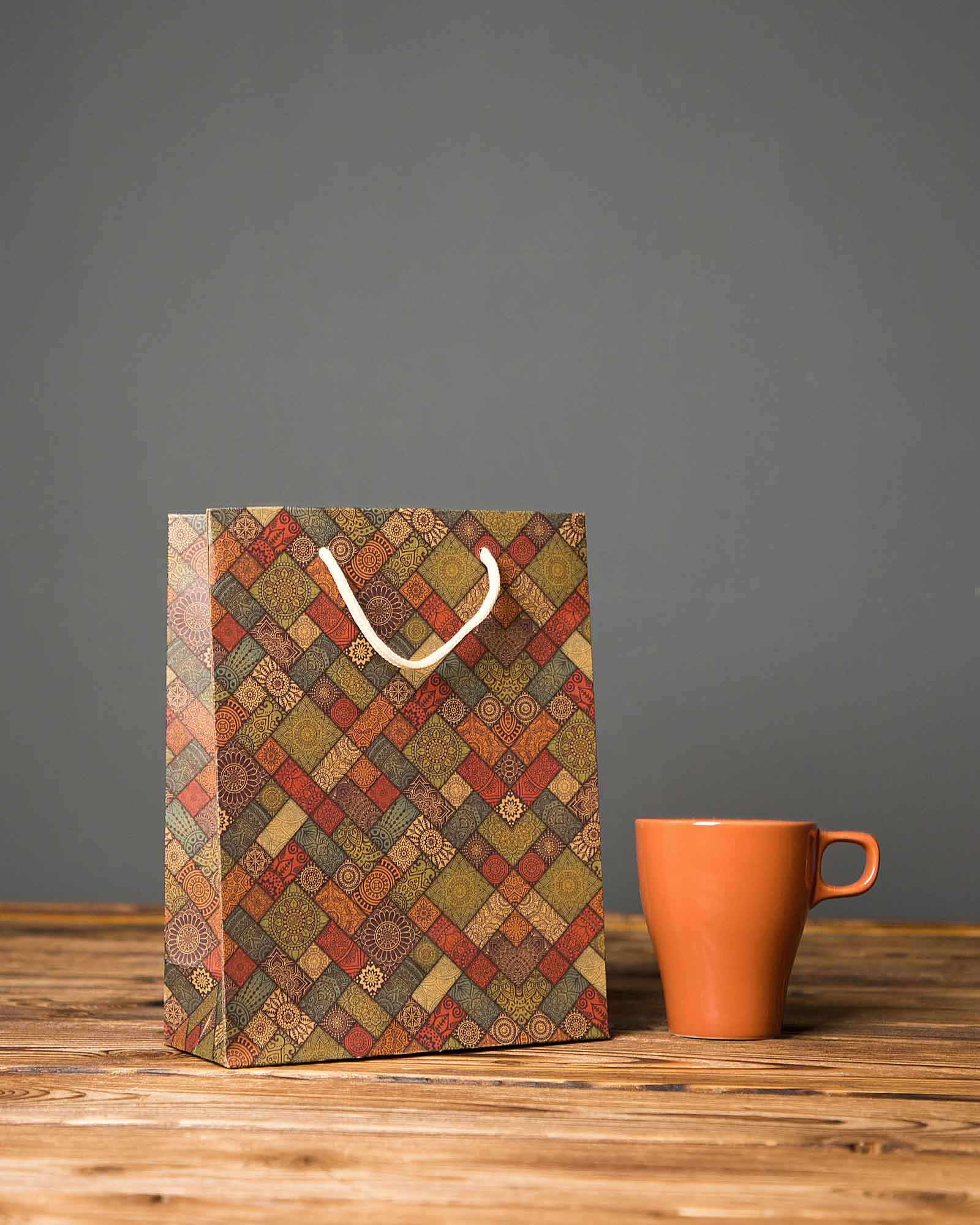 پاکت کادویی طرح‌دار لوزی - زیتونی - سایز متوسط