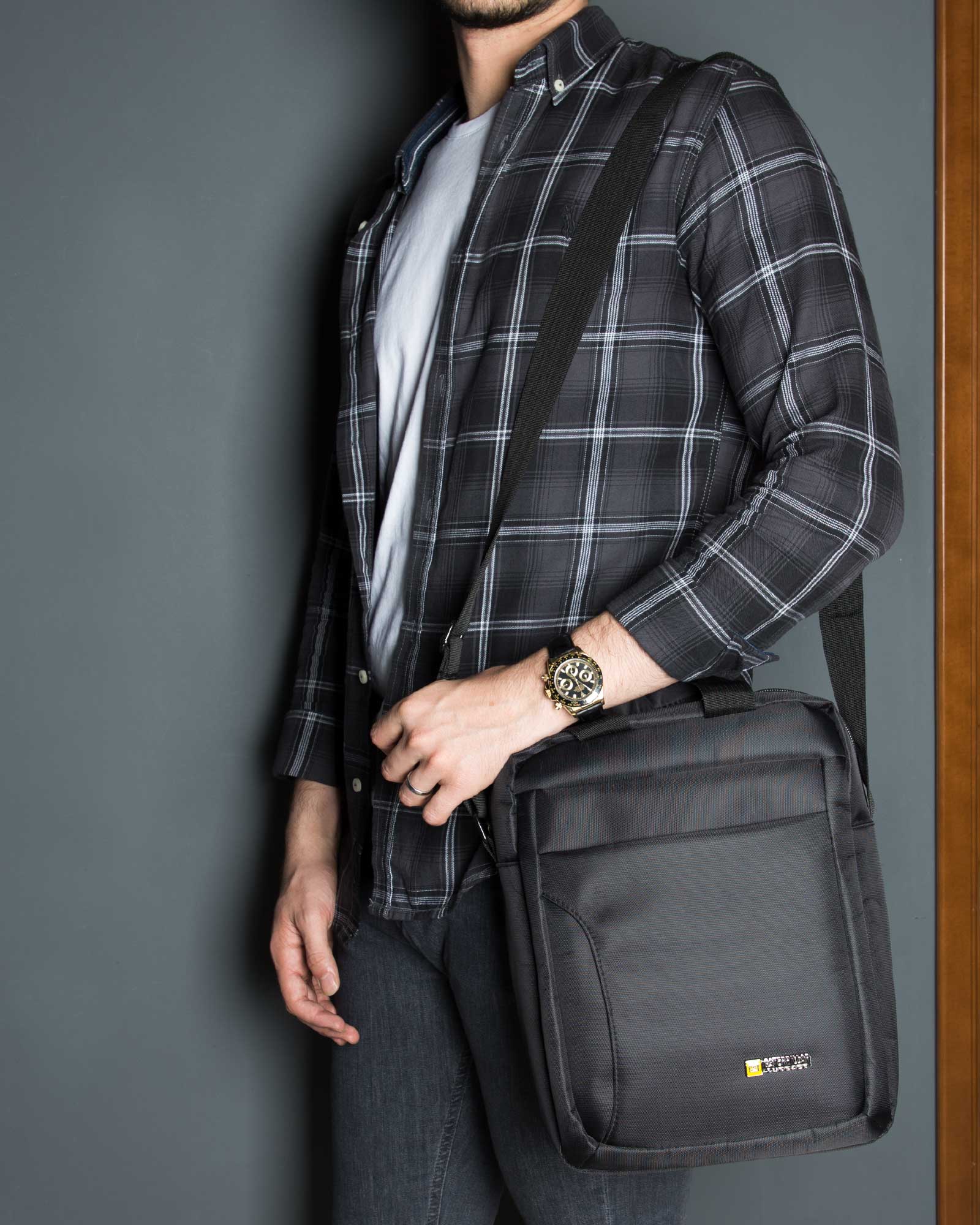 کیف دوشی اسپرت کترپیلار - مشکی -محیطی