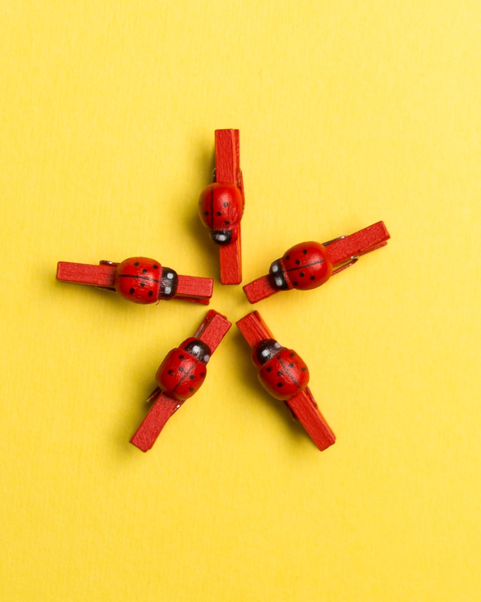 گیره چوبی طرح کفشدوزک - قرمز - بسته 5 تایی