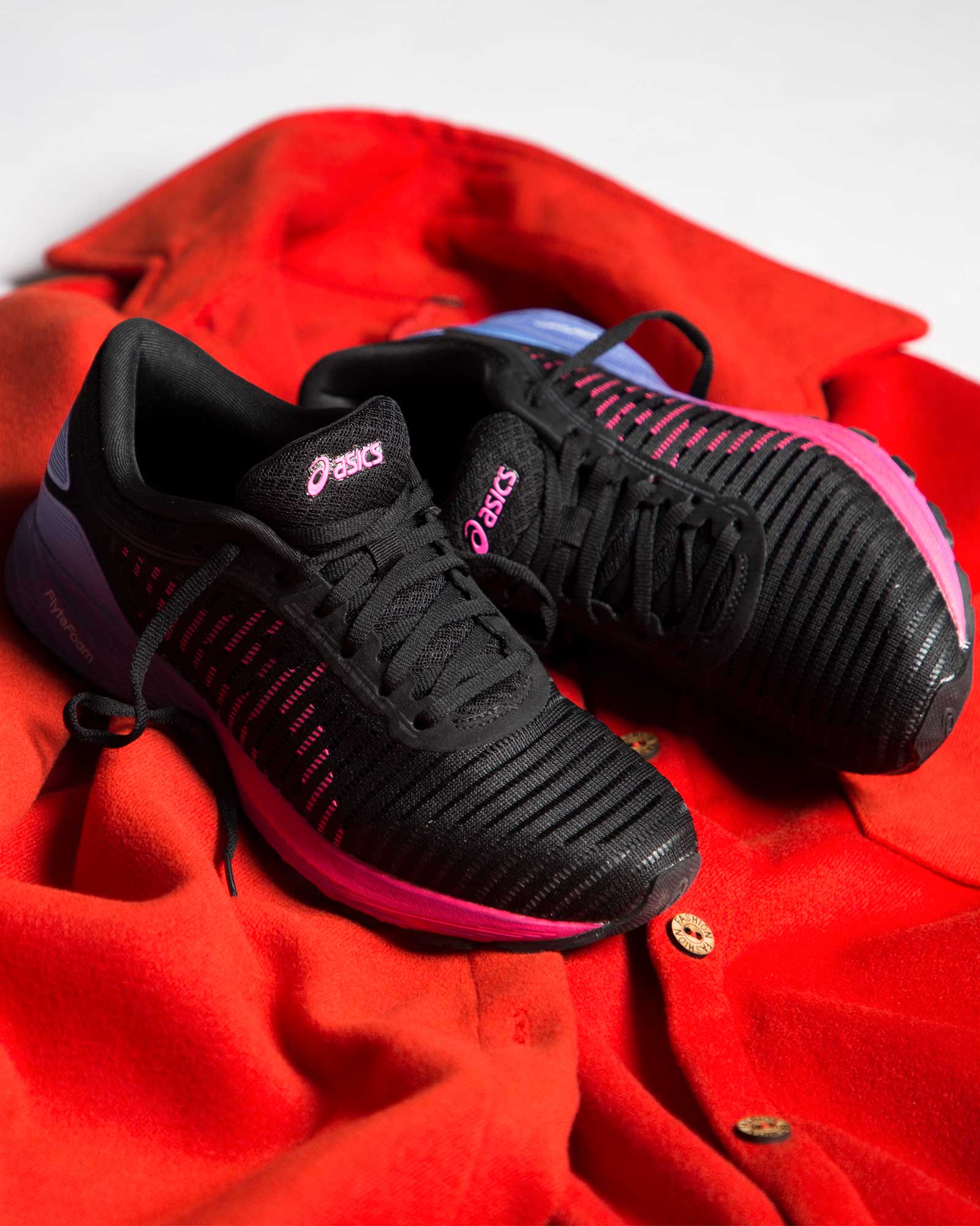 کتونی-اسپرت-زنانه-توری-اسیکس-مشکی-محیطی