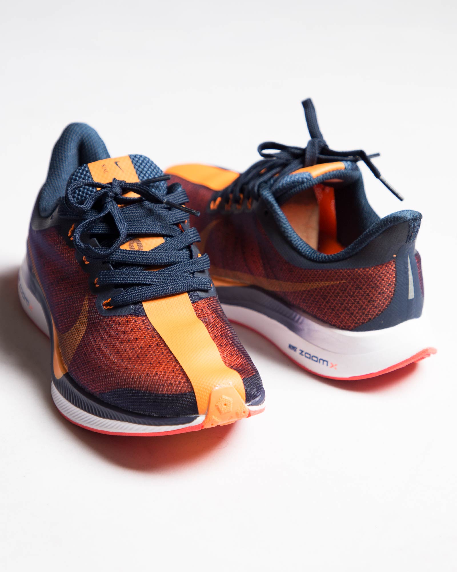 کفش-اسپرت-زنانه-طرح-نایک-سرمه-ای-پشت-روبه-رو