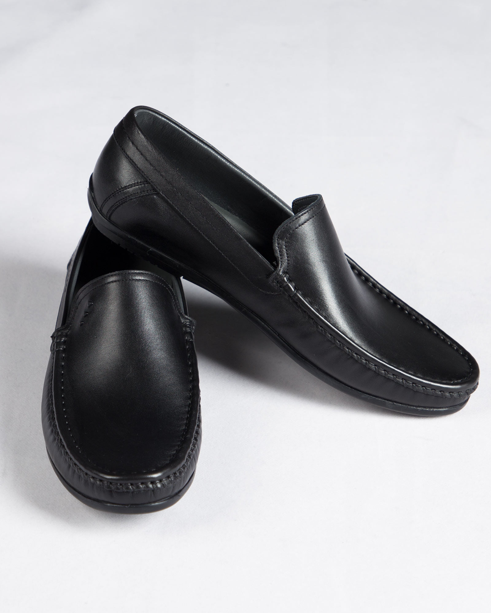 کفش کالج مردانه مشکی-روبه-رو-بغل